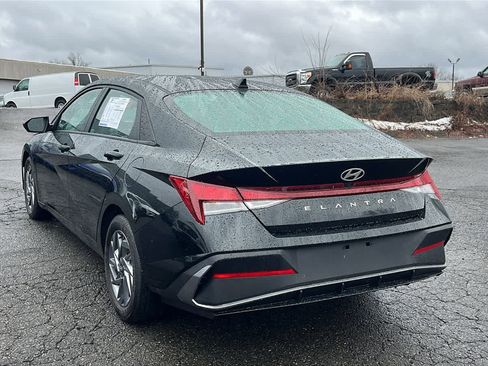 Used 2024 Hyundai Elantra SEL image 6