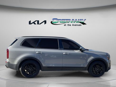 Certified 2022 Kia Telluride SX w/ SX Prestige Package image 3