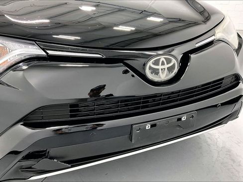 Used 2018 Toyota RAV4 XLE image 36