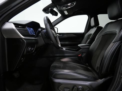 Used 2023 Jeep Grand Cherokee L Laredo image 12