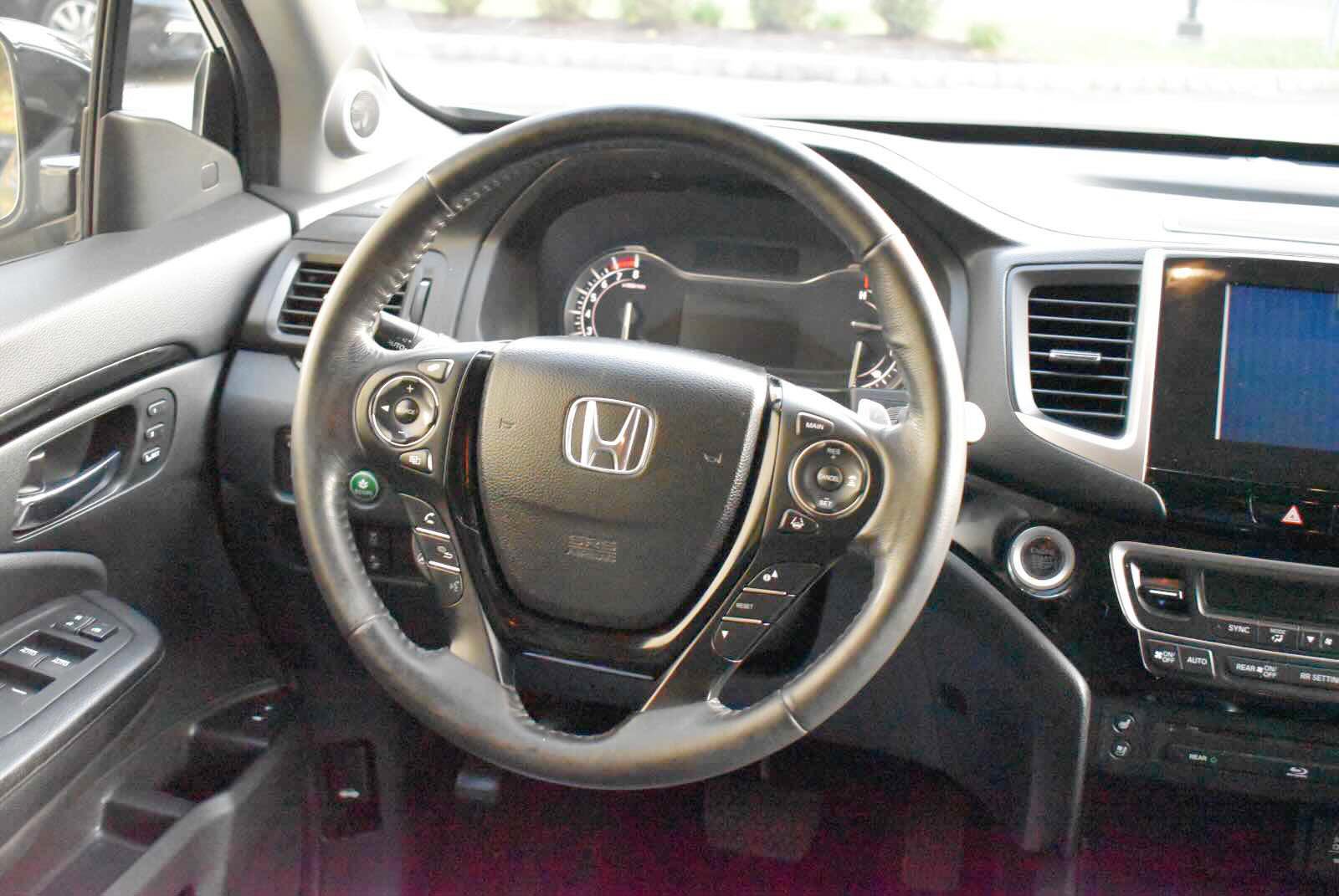 Used 2017 Honda Pilot Elite image 11