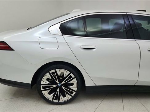 Used 2025 BMW 540i xDrive image 12