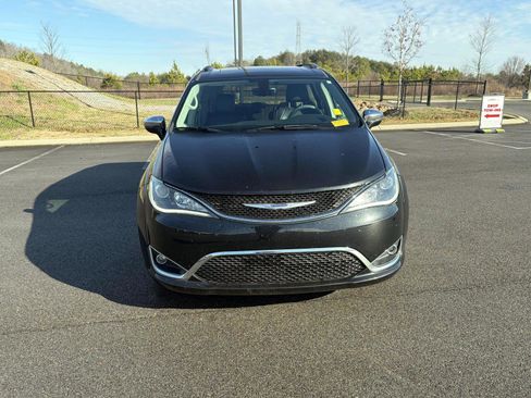 Used 2018 Chrysler Pacifica Limited w/ Tire & Wheel Group image 6