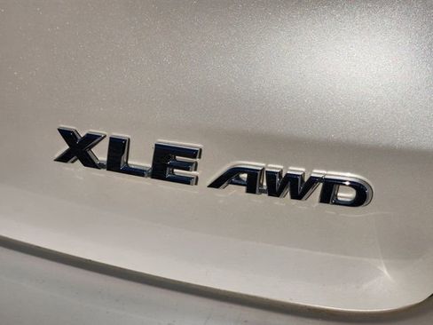 Used 2016 Toyota Highlander XLE image 18