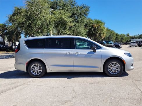 New 2026 Chrysler Voyager LX image 5