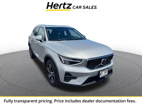 Used 2024 Volvo XC40 B5 Core AWD/4WD image 1