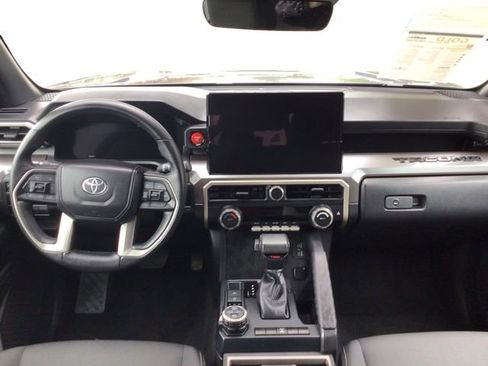 Used 2025 Toyota Tacoma TRD Off-Road image 12