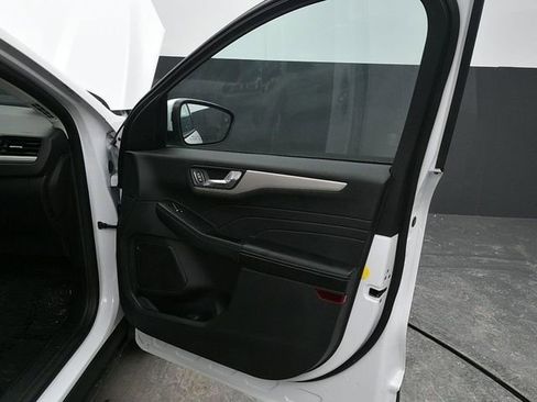 Used 2021 Ford Escape SE image 12