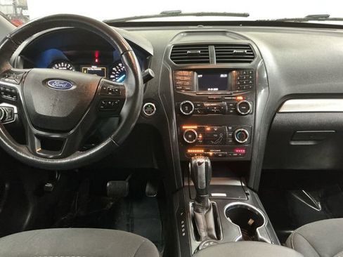 Used 2018 Ford Explorer XLT image 28