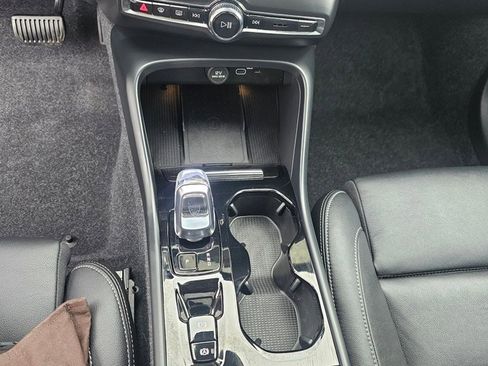 Certified 2025 Volvo XC40 B5 Plus image 24