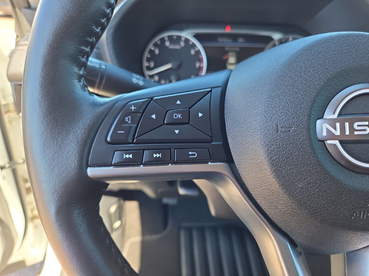 Used 2025 Nissan Sentra SV w/ All-Weather Package FWD image 16