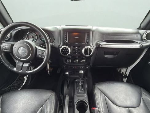 Used 2014 Jeep Wrangler Unlimited Sahara w/ Max Tow Package AWD/4WD image 16