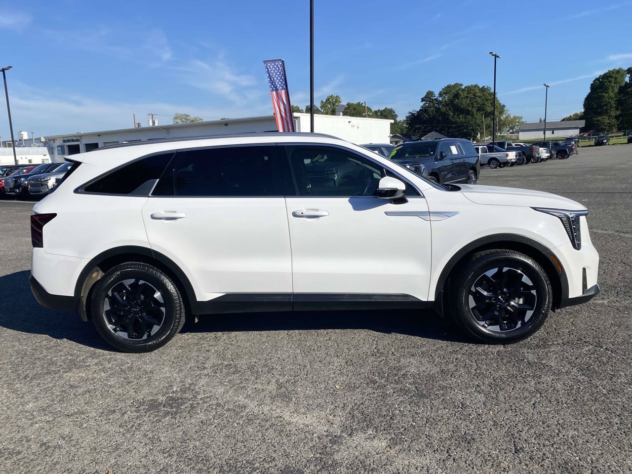 Used 2024 Kia Sorento S w/ Panoramic Sunroof Package FWD image 9