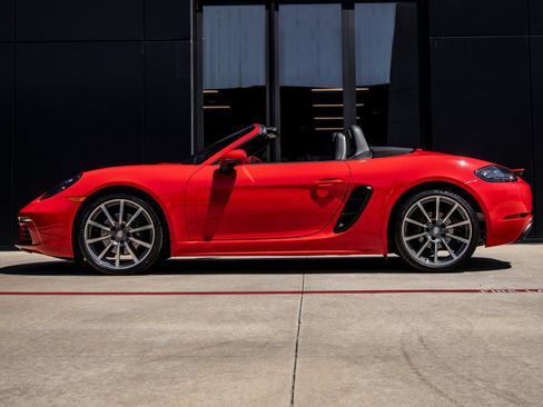 Certified 2023 Porsche 718 Boxster RWD image 2