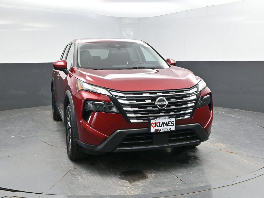 Used 2025 Nissan Rogue SV AWD/4WD image 2