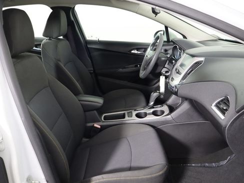 Used 2017 Chevrolet Cruze LS FWD image 16