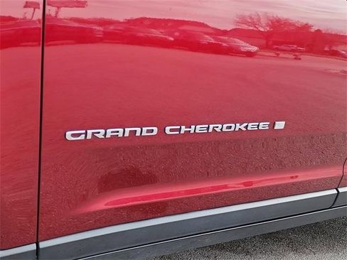 Used 2023 Jeep Grand Cherokee 4WD 4xe image 10