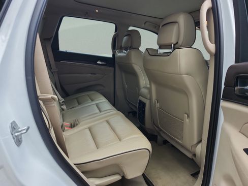 Used 2020 Jeep Grand Cherokee Overland image 17