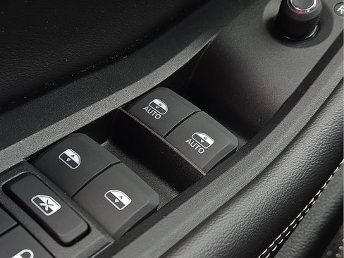 Used 2024 Jeep Grand Cherokee Altitude AWD/4WD image 15