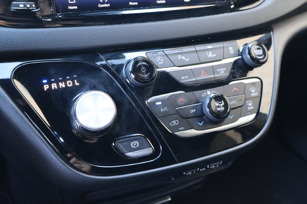 Used 2025 Chrysler Pacifica Select FWD image 25