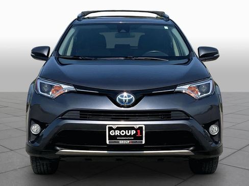Used 2018 Toyota RAV4 XLE AWD/4WD image 4
