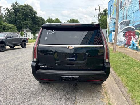Used 2017 Cadillac Escalade Platinum AWD/4WD image 6