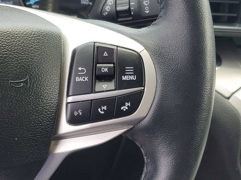 Used 2023 Ford Explorer XLT w/ Equipment Group 202A AWD/4WD image 17