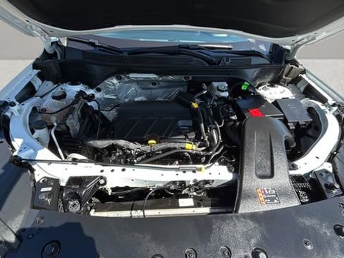 Used 2025 Chevrolet Trax LT FWD image 33