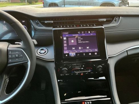 New 2025 Jeep Grand Cherokee Laredo X w/ Luxury Tech Group I image 7