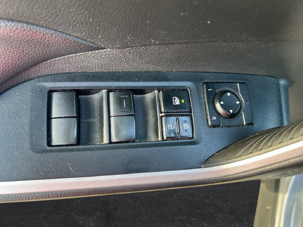 Used 2021 Toyota RAV4 LE FWD image 12