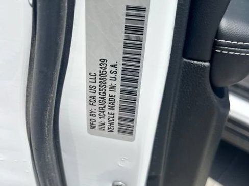 Used 2025 Jeep Grand Cherokee Altitude RWD image 15