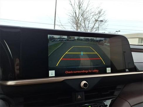 Used 2023 Toyota Crown Limited image 26