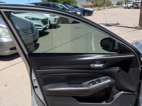 Used 2020 Nissan Altima 2.5 S AWD/4WD image 17