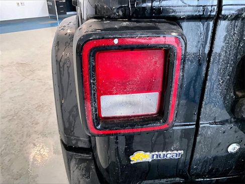 Used 2021 Jeep Wrangler Unlimited Sport image 31