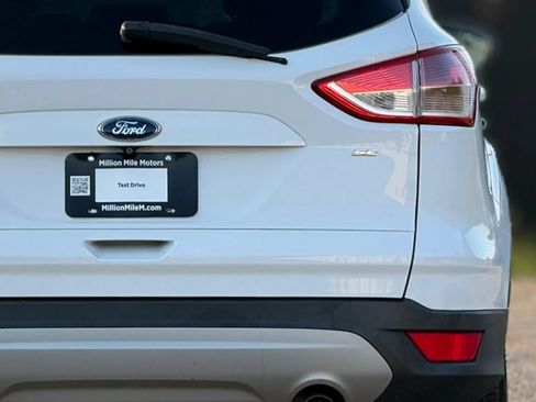 Used 2015 Ford Escape SE FWD image 14