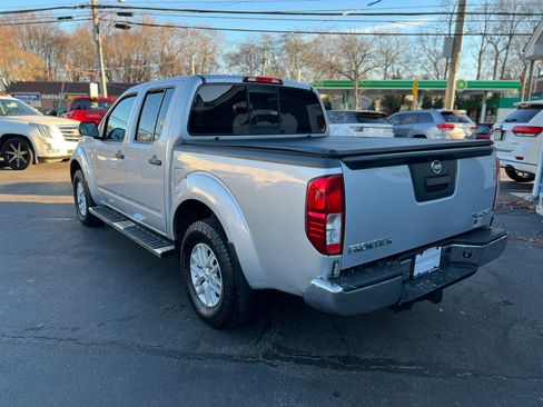 Used 2016 Nissan Frontier SV image 4