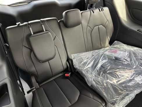 New 2026 Chrysler Pacifica Select image 19