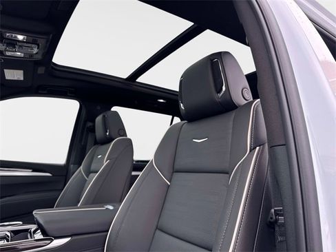 New 2026 Cadillac Escalade Luxury w/ LPO, Radiant Package image 19