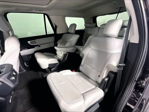 Used 2025 Ford Expedition Platinum w/ Driver's Package AWD/4WD image 27