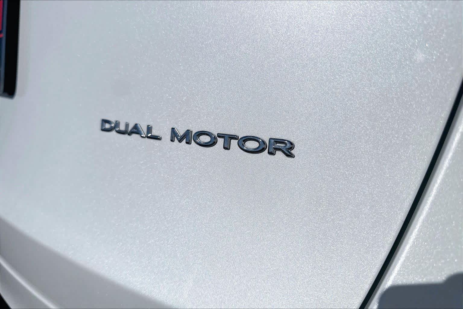 Used 2023 Tesla Model Y Long Range AWD/4WD image 9