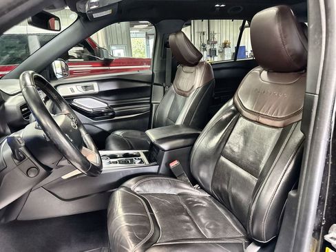Used 2023 Ford Explorer Platinum w/ Technology Package AWD/4WD image 12