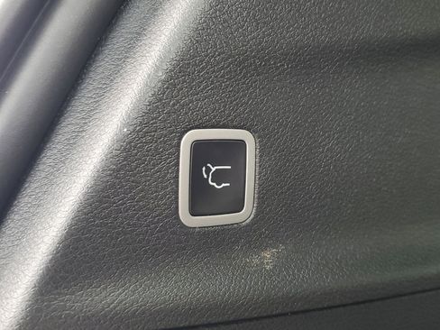 Used 2025 Chrysler Pacifica Select FWD image 8