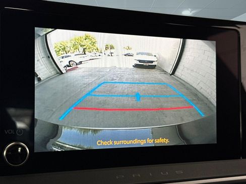 Used 2024 Toyota Prius LE FWD image 19