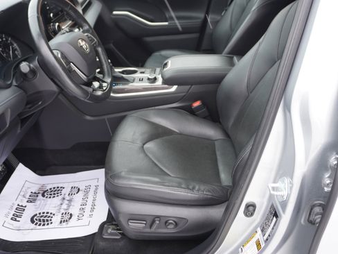 Used 2021 Toyota Highlander Limited image 17