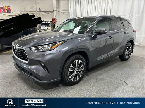 Used 2020 Toyota Highlander XLE AWD/4WD image 4