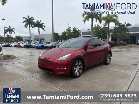Used 2024 Tesla Model Y Long Range AWD/4WD image 1