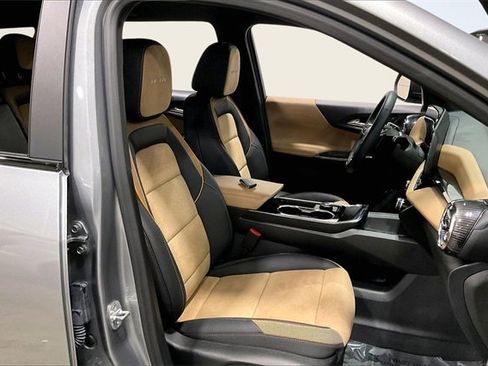 Used 2026 Chevrolet Equinox ACTIV w/ Convenience Package III image 7