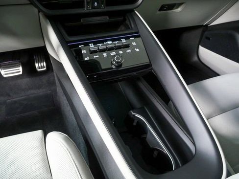 New 2026 Porsche Macan 4S Electric image 18