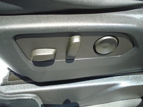 Used 2023 GMC Yukon SLT AWD/4WD image 60