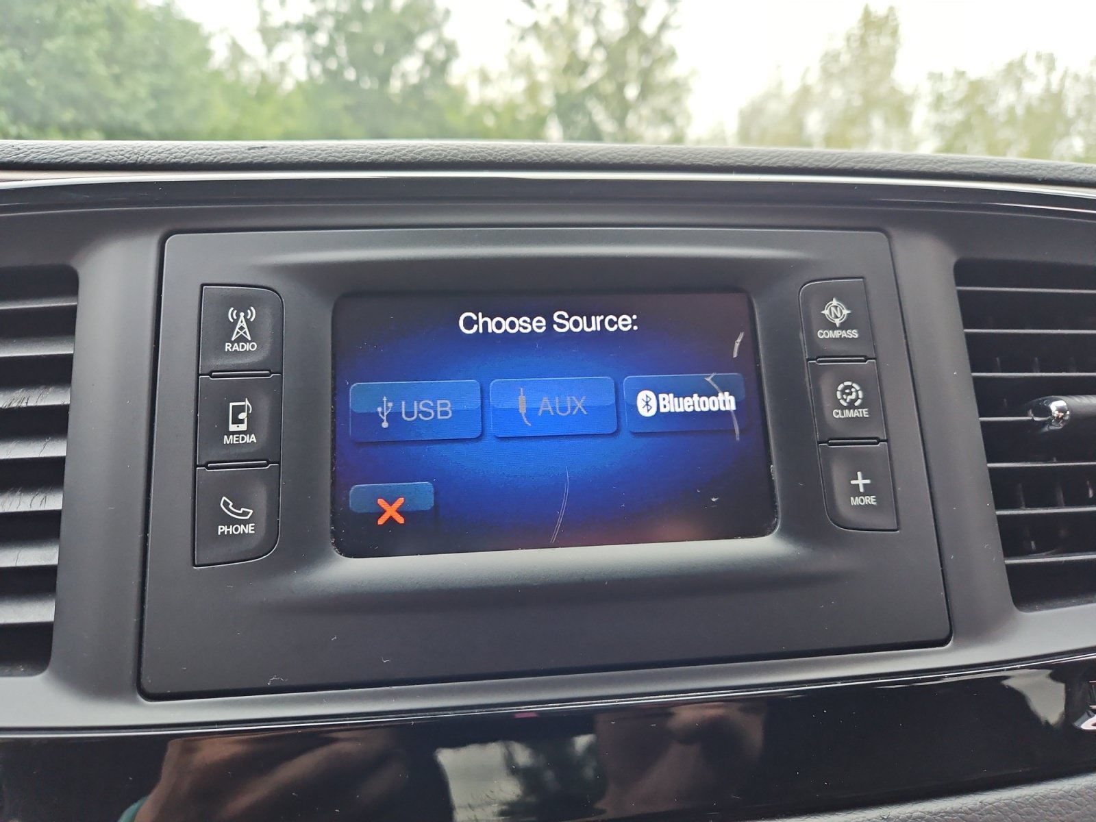 Used 2017 Chrysler Pacifica Touring-L FWD image 18